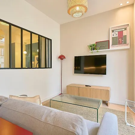 One-bedroom In The Heart Of 릴