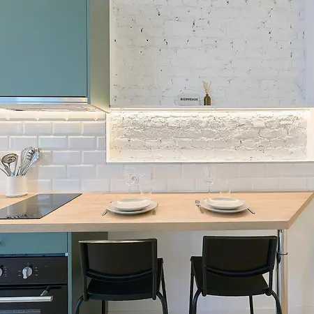 One-bedroom In The Heart Of * 릴